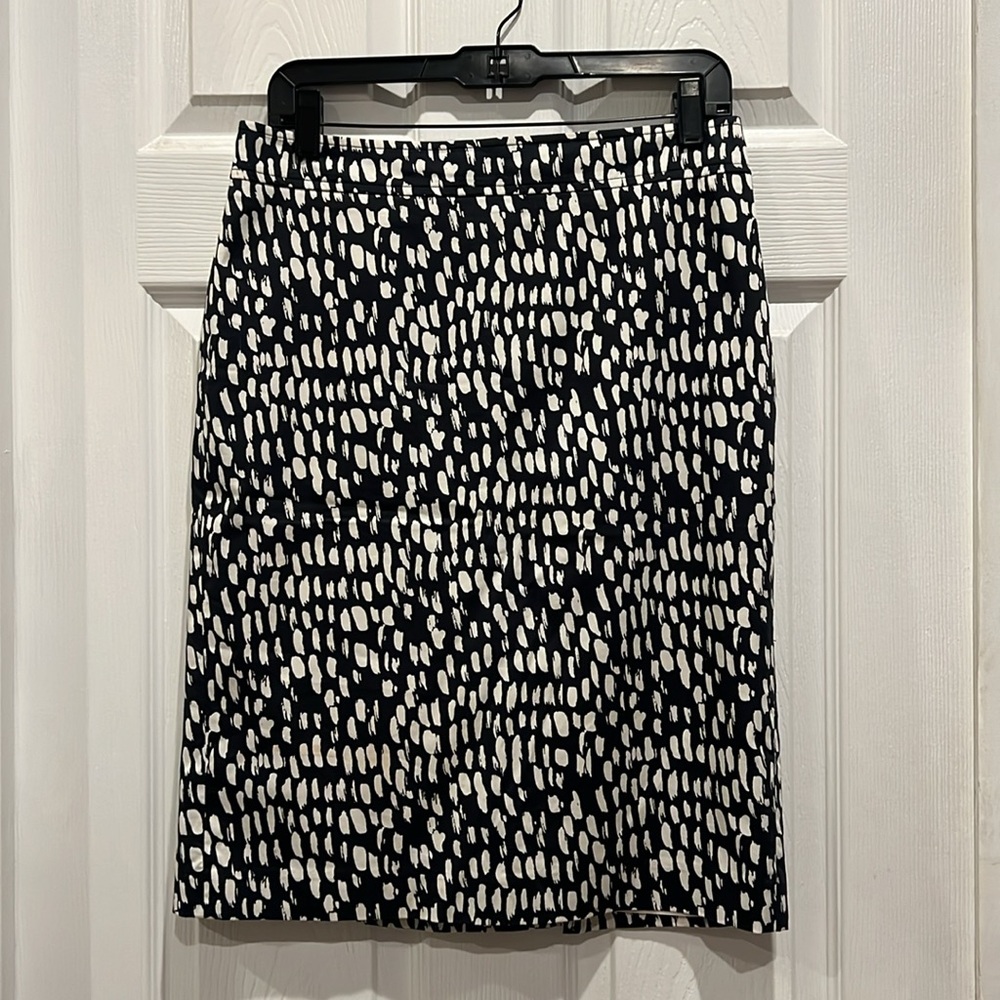 ANN TAYLOR Black & White Print Pencil Skirt
